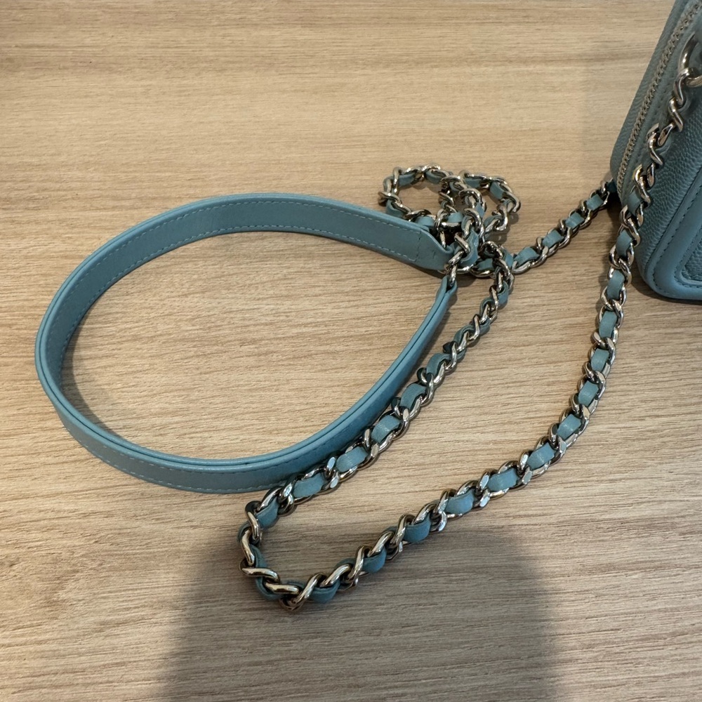Chanel small teal filigree vanity crossbody bag - Picture 5 of 11